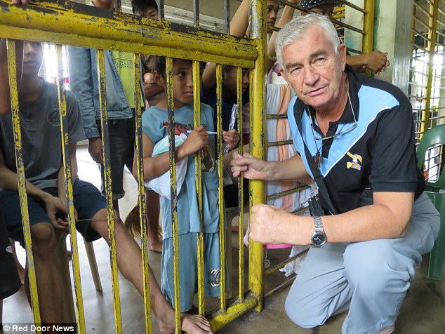 Father Shay Cullen of Preda Foundation helps release street children from the inhumane conditions of the detention centers. | Photo by Red Door News for Daily Mail Online
