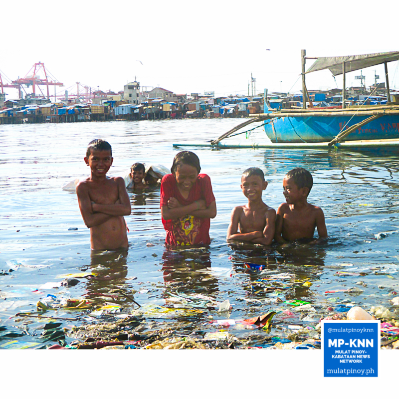A group of children bathe in the sea of trash to beat the heat. | Photo by Joshua Principio/MP-KNN
